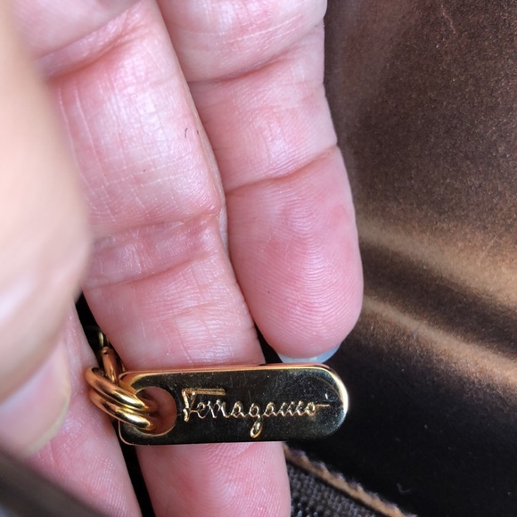 Like new! - Vintage SALVATORE FERRAGAMO Leather Barrel Bag - Picture 5 of 13